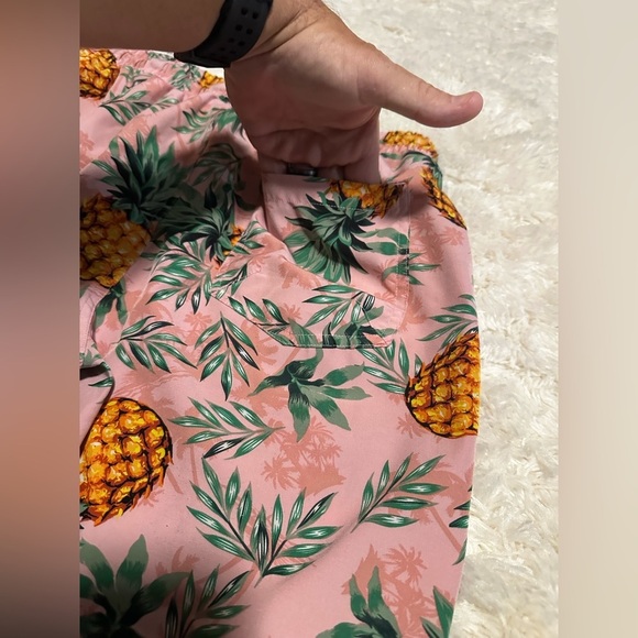 Good Vibes Tropical Pineapple Print Men's Shorts Size Large EUC - Picture 5 of 6
